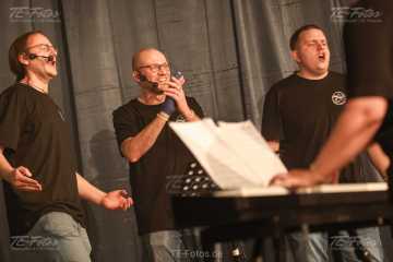 2025-03-01_23-42_1004