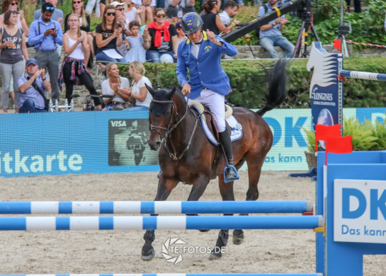 Christian Ahlmann gewinnt Stechen vor Simone Blum