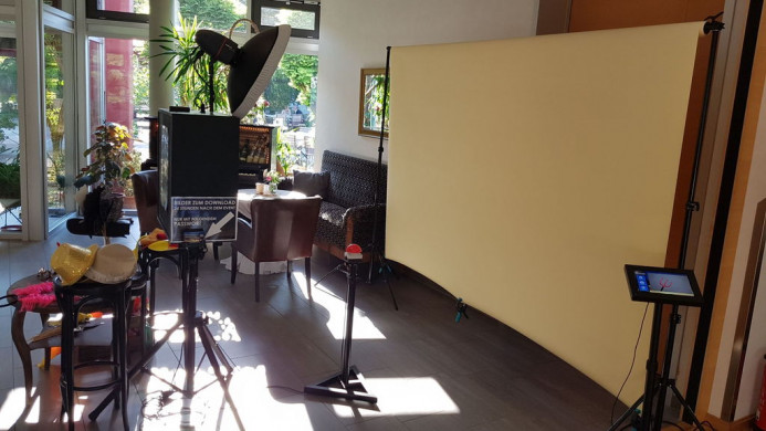 Fotobox Aufbau - Buzzer, Props & Studio Blitz sorgen für einzigartige Erinnerungen