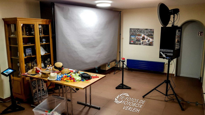 Fotobox Aufbau - Hintergrund, Buzzer & Photobooth mit Blitz