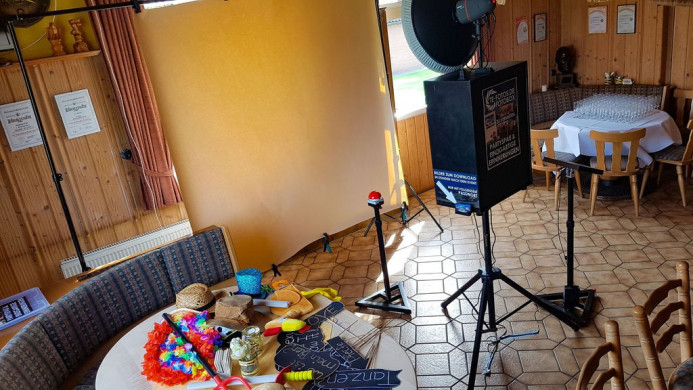 Fotobox Aufbau - Buzzer, Props & Studio Blitz sorgen für einzigartige Erinnerungen