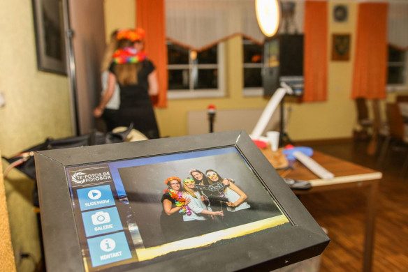 Fotobox Aufbau - Hintergrund, Buzzer & Photobooth mit Blitz
