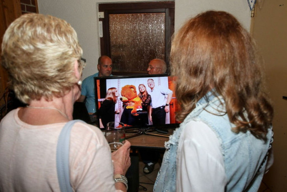 Fotobox Aufbau - Hintergrund, Buzzer & Photobooth mit Blitz